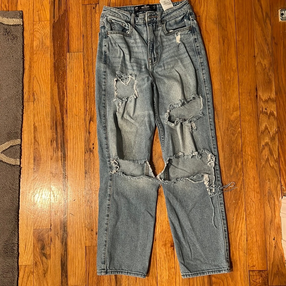 Hollister Ultra high rise mom jeans- raw hem